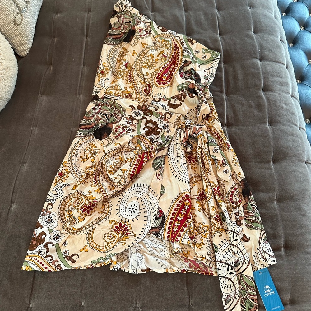 Sun dress off the shoulder from cupshe brand new with tags